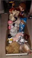 Lot of figurines and stuffed toys