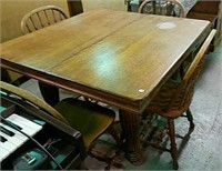 Square oak table with center leg support
