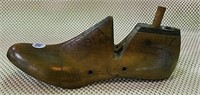 Wooden shoe form, 8.5 AAA