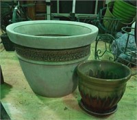 Flower pots (2)