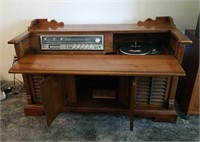 Magnavox record player/8 track/ stereo combo