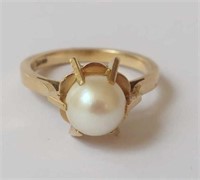 18ct yellow gold Pearl set ladies ring