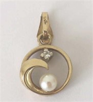 9ct yellow gold diamond pearl pendant