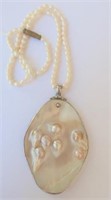Pearl necklace with blister pearl pendant