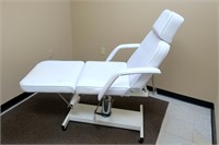 Hydraulic Dermatek spa treatment table/bed