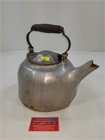 Griswold Colonial Design Tea Kettle (A-5380)