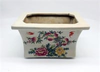 Chinese Famille Rose porcelain flower pot