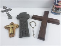 5 crucifix dont 1 miniature croix de St-Patrick