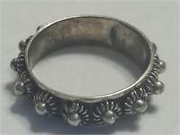 STERLING SILVER PRETTY BANDED RING