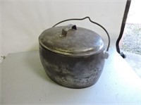Cast Iron Pot with Lid, 14" x 8" x 10"