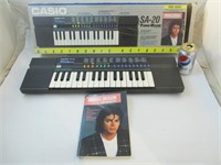 Piano Casio SA-20 + livre promo MJ dans lemballage