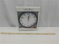 Seth Thomas radio-controlled wall clock 12 inch