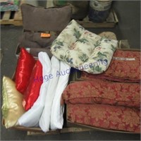 King size bed spread, mattress cover & pillows