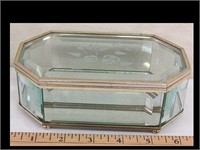 NICE GLASS JEWELRY BOX WITH ETCHED GLASS ON TOP
