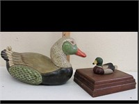 LOT WITH DUCK AND DUCK ON LIDDED BOX