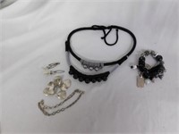Silver/gray/black jewelry: 2 pr. Silver earrings