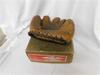 D&M Roy Cullenbine vintage ball glove with box