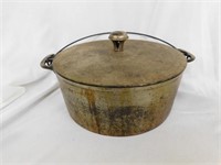 Wagner cast iron dutch oven w/ lid and handle