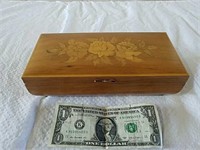 Wood jewelry / music box