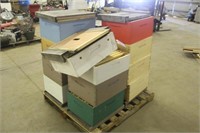 (4) Complete 10 Frame Bee Hives