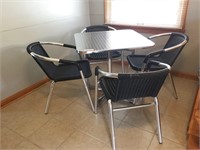 Retro Design Table & 4 Chair
