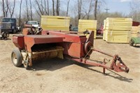 New Holland 275 Kick Baler