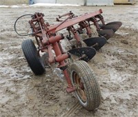 IH 710 5-17 Bottom Plow, Semi Mount