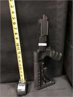Gun shoulder stock attachment with pistol grip
