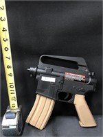 Bb gun with detachable clip