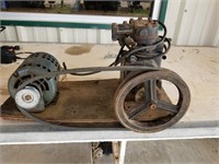 C- COMPRESSOR PUMP AND MOTOR MOUNTED ON WOOD