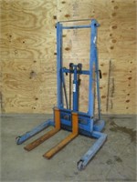 Blue Giant Manual Hydraulic Lift-