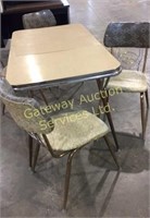 Vintage table with 4 chairs and it has a leaf to