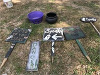 7pcs of Halloween signs and buckets
