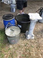 4pcs, 3x feed buckets & 1 Pedestal