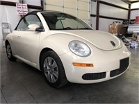 2008 VW BEETLE CONVERTIBLE WITH 18K MILES,