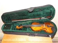 Cremona -  1/4 size violin -  w/ bow & case & chin