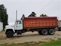 1981 Ford 8000 Tandem Axle Truck