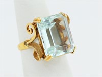18K Gold Ring w/15 Carat Aquamarine