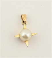 Akoya Pearl in 14K Gold Pendant