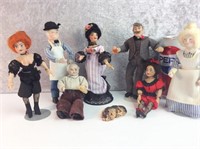 8 Dollhouse Figures