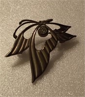 Butterfly broach