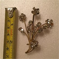 Flower pin