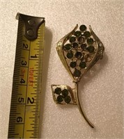 Flower pin