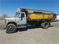 1969 International 1600 Truck with spreader bed