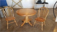 Oak pedistal table w/chairs