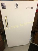 Signature 2000 upright freezer, 13.3 cu. ft.