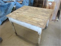 ANTIQUE WOODEN TABLE