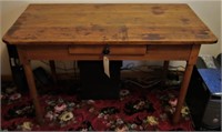 TABLE WITH 1 CENTER DRAWER