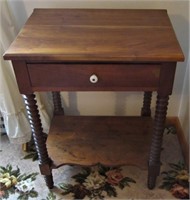END TABLE WITH SPINDLE LEGS
