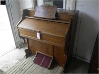 Eaton Queen model pedal organ